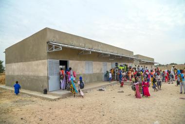 8 km de voirie, 44 salles de classe, 5 postes de santé, adduction d’eau, extension du réseau électrique